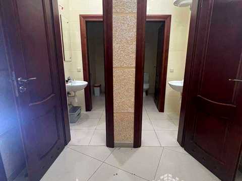 комерційна за адресою Жупанатська пл., 1