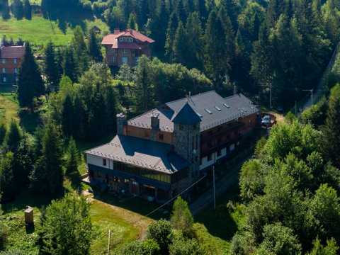 комерційна за адресою Устияновича вул., 1