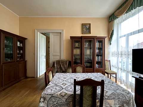 квартира за адресою Хотинська вул., 11
