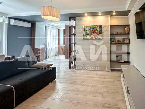квартира за адресою Українська вул., 8