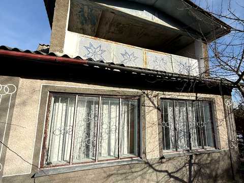 будинок за адресою с. Карпівці, Вишнева, 2