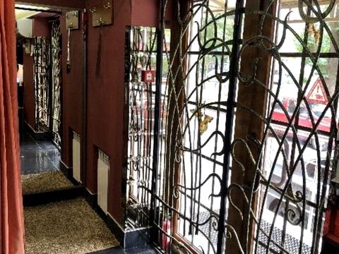 комерційна за адресою Кам'янецька вул., 52