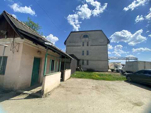 комерційна за адресою Івана Макуха вул., 2а