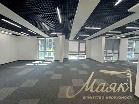 коммерческая по адресу Джона Маккейна ул. (Івана Кудрі), 1