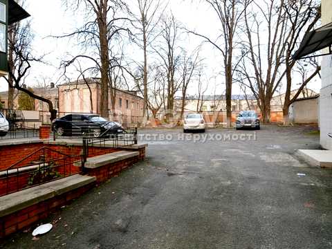 коммерческая по адресу Лютеранская ул., 15