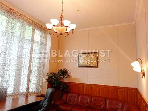 комерційна за адресою Костельна вул., 8