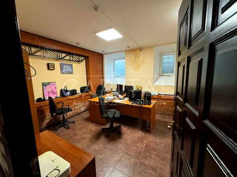 комерційна за адресою Малопідвальна вул., 6