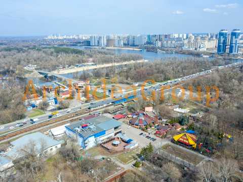 комерційна за адресою Броварський просп., 18Г