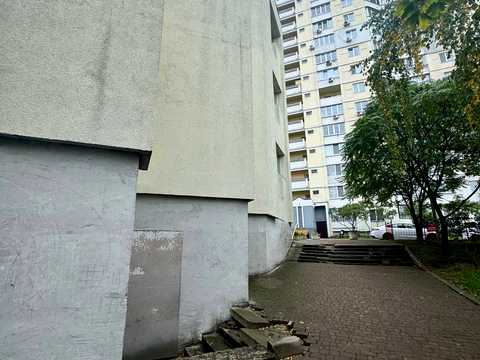 комерційна за адресою Федора Ернста вул., 8а