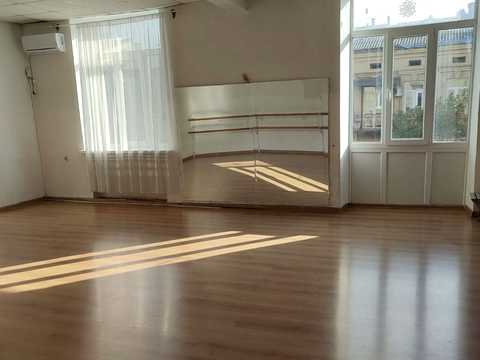 комерційна за адресою Канатна вул., 42