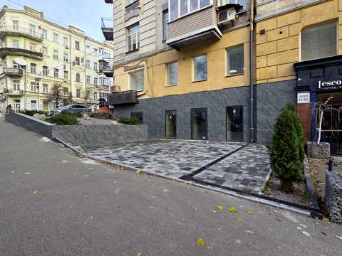 коммерческая по адресу Саксаганского ул., 61