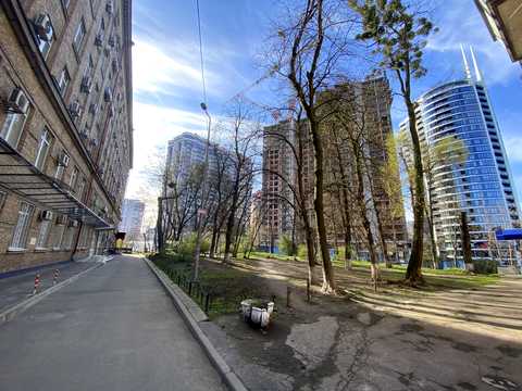 комерційна за адресою Євгена Коновальця вул. (Щорса), 31