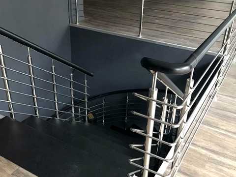 комерційна за адресою Володимирська вул., 38