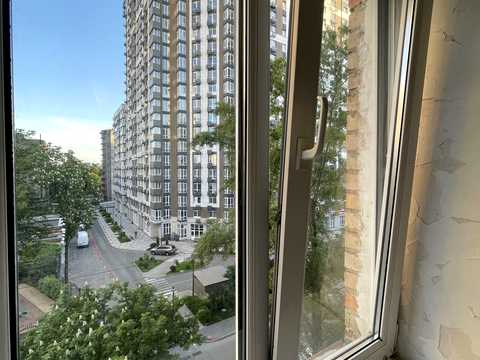квартира за адресою Львівська вул., 12