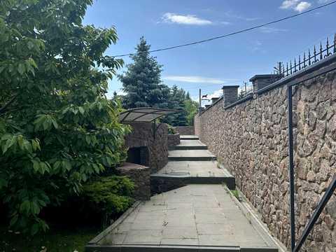 будинок за адресою с. Пряжів, Хмельницького, 47