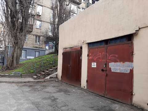комерційна за адресою Бастіонна вул., 3/12
