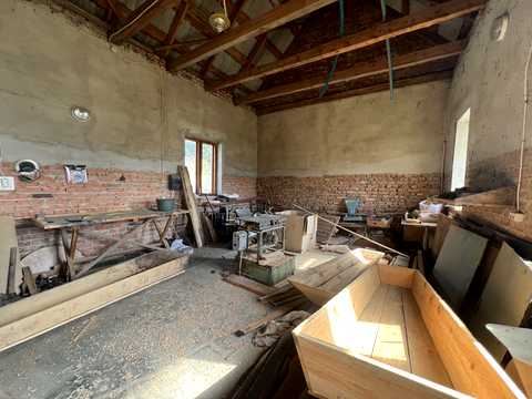 комерційна за адресою с. Бугрин, Богдана Хмельницького, 81