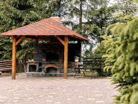 комерційна за адресою с. Яблуниця, Степана Бандери, 30
