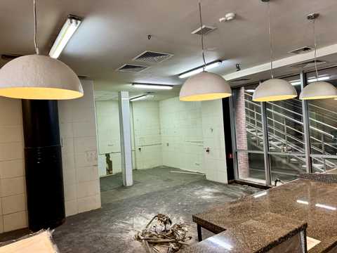 комерційна за адресою Саксаганського вул., 120