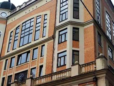 комерційна за адресою Різницька вул., 8