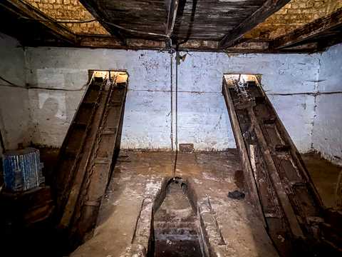 комерційна за адресою Центральна, 1
