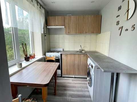 квартира за адресою Космічна вул., 5