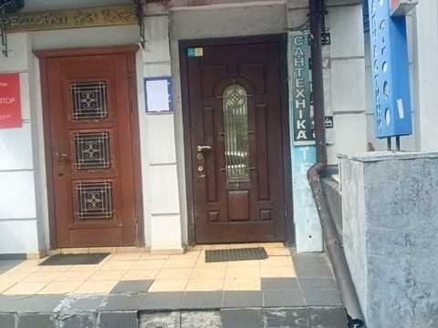 комерційна за адресою Андрія Головка вул., 12