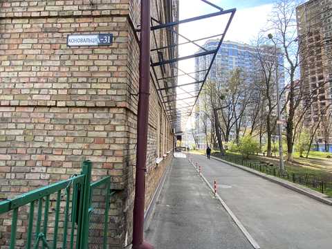 комерційна за адресою Євгена Коновальця вул. (Щорса), 31