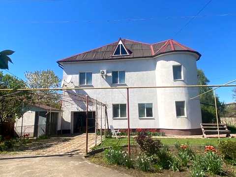 будинок за адресою Вишнева вул.