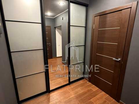 квартира за адресою Регенераторна вул., 4 к2