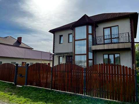 будинок за адресою Головна, 25