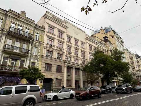 комерційна за адресою Богдана Хмельницького вул., 38