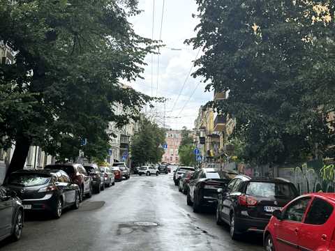 комерційна за адресою Мала Житомирська вул., 9-Б