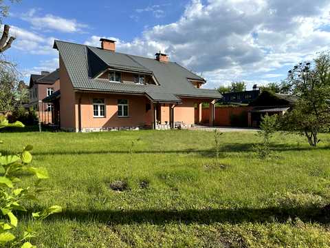 дом по адресу Киев, Квітки Цісик ул. (Гамарника), 81