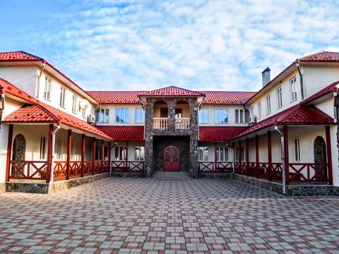 комерційна за адресою Романенка, 1А