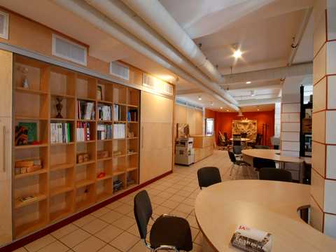 комерційна за адресою Соборна пл. (Жовтнева), 7-Б