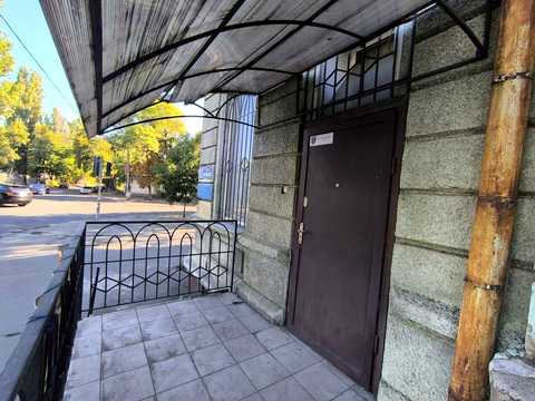 комерційна за адресою Мечникова вул., 128