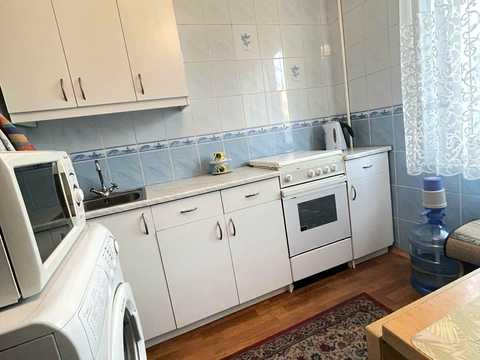 квартира за адресою Шкільна вул. (Героїв Сталінграда), 24