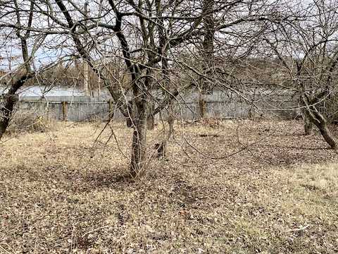 участок по адресу пгт. Шаровка, Набережна
