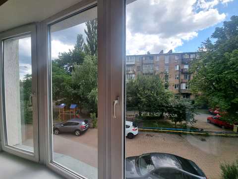 комерційна за адресою Депутатська вул., 23-А