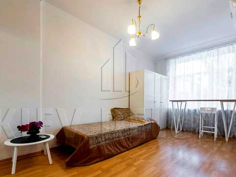 квартира за адресою Шовковична вул., 24