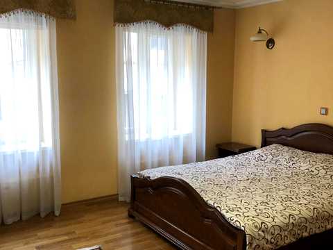 квартира за адресою Гетьмана Петра Дорошенка вул. (Жовтнева), 12