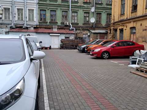 комерційна за адресою Жилянська вул., 146