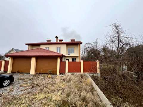 будинок за адресою Травнева