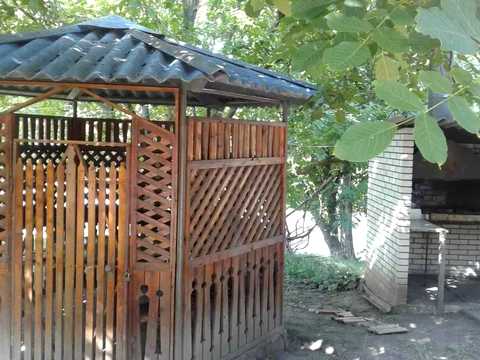 комерційна за адресою Центральна вул. (Леніна), 1а