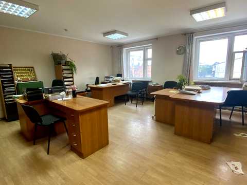 комерційна за адресою Івана Макуха вул., 2а
