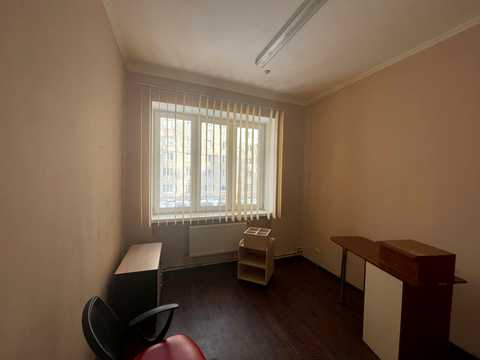 коммерческая по адресу Леся Курбаса ул., 7