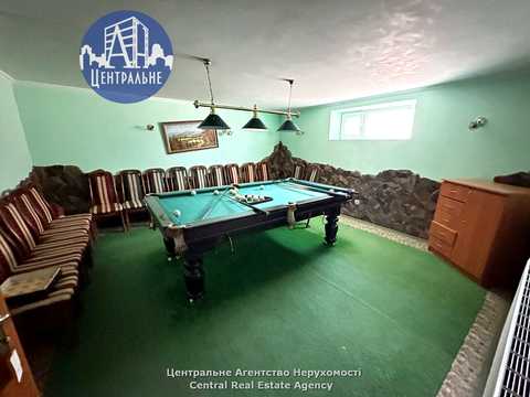 комерційна за адресою смт. Лужани, Центральна, 56