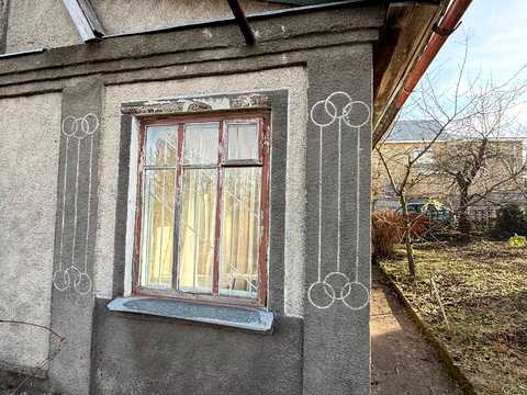 будинок за адресою с. Карпівці, Вишнева, 2