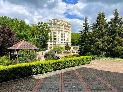 комерційна за адресою Курортна, 19